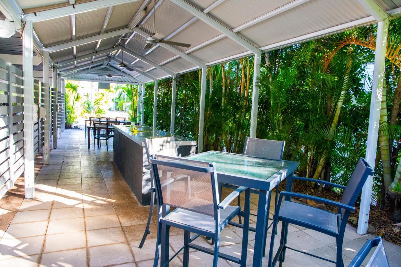 2 Bedroom Renovated Townhouse, Walk To Noosa River Нусавілл Екстер'єр фото